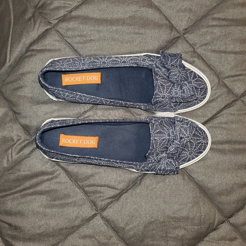 7.5 Rocket Dog Slip-On Blue Bowed Sneakers